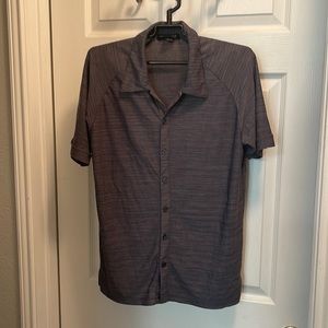 Kenneth Cole Button Down Caual shirt. S. Never worn